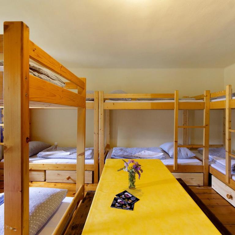 Penzion Black Sheeps Adventures - Familienzimmer mit Bad - 10