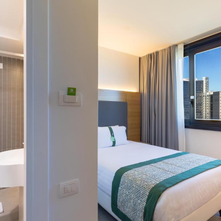 Holiday Inn Naples by IHG - Camera Standard - 6