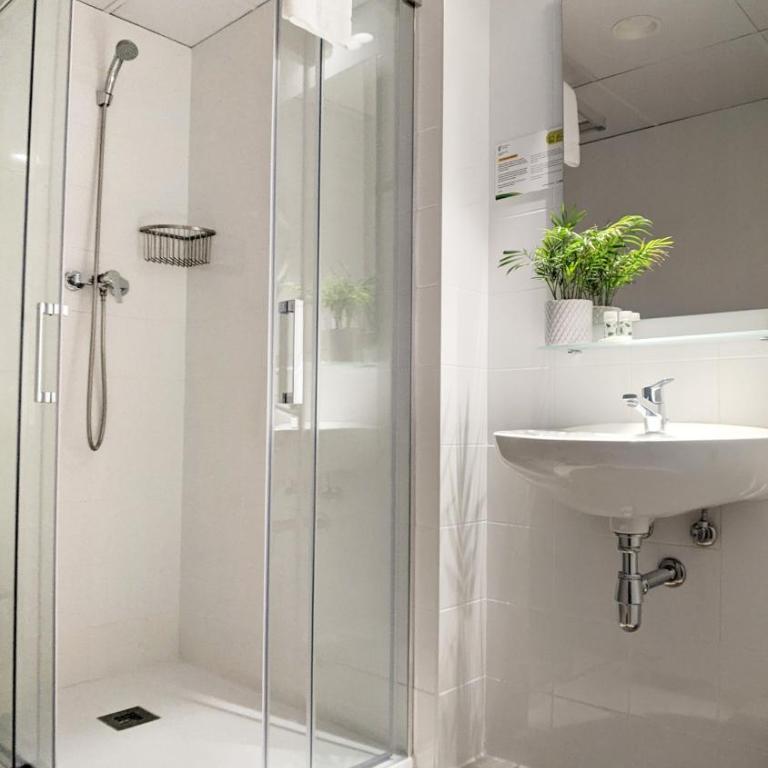 Hotel Original Domino House - Twin Room with Private Bathroom - 2