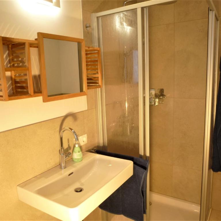 Cozy mountain view apartment with terrace and garden - Apartment mit 1 Schlafzimmer - 6