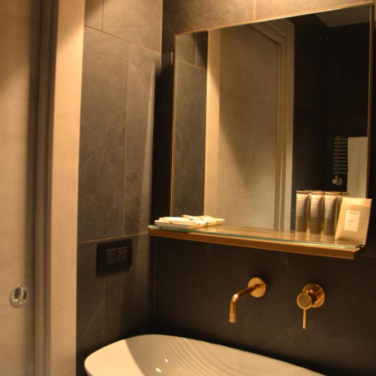 5-Rooms Apartment - Single Room with Balcony - 8