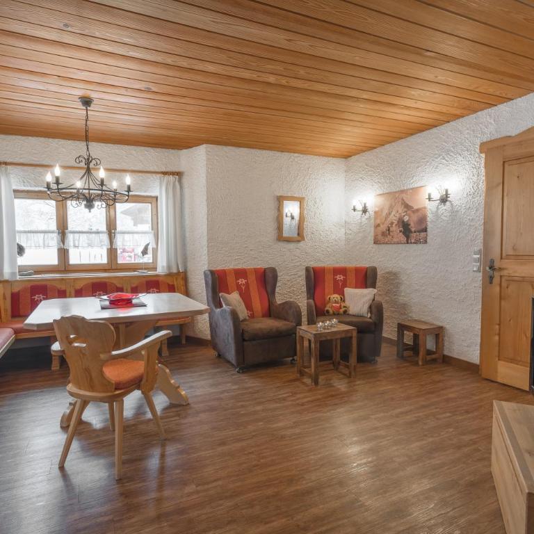 Ferienwohnungen Alpentraum - Landhaus am Bächle - Apartment mit 3 Schlafzimmern - 2