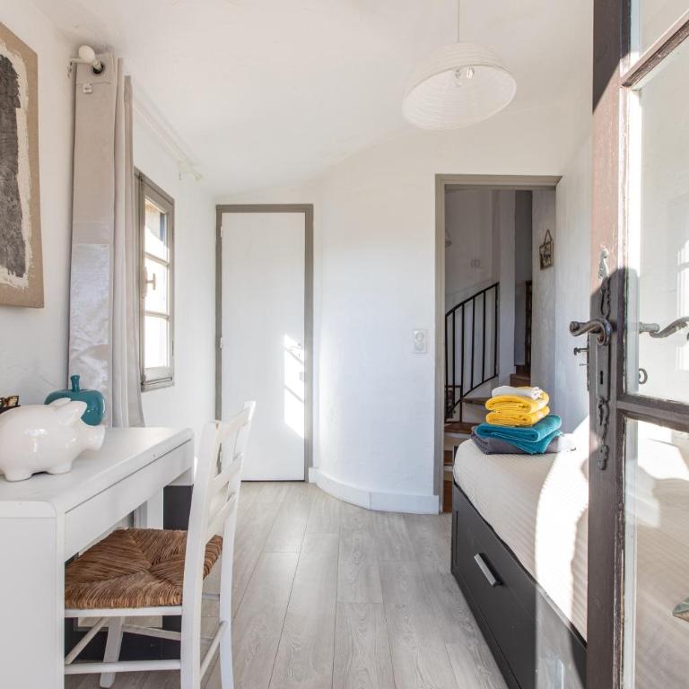 LB Vacation Rentals I Charming Little Bucolic House 5-Min From City - Maison 2 Chambres - 28