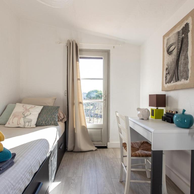 LB Vacation Rentals I Charming Little Bucolic House 5-Min From City - Maison 2 Chambres - 29