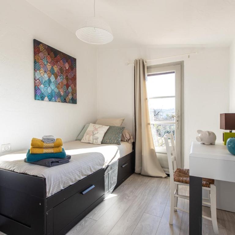 LB Vacation Rentals I Charming Little Bucolic House 5-Min From City - Maison 2 Chambres - 26