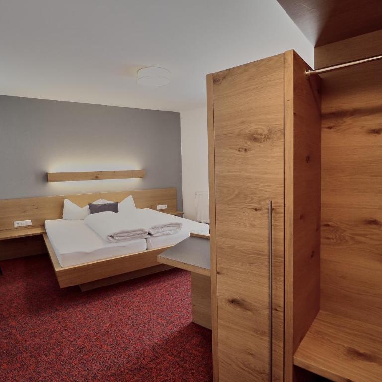 Hotel Garni & Aparthotel COLLINA - Doppelzimmer - 9