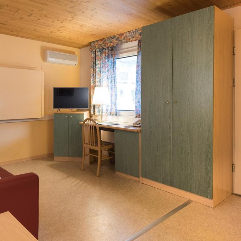 Swiss Inn & Apartments - Economy Two Bedroom Bungalow - 1