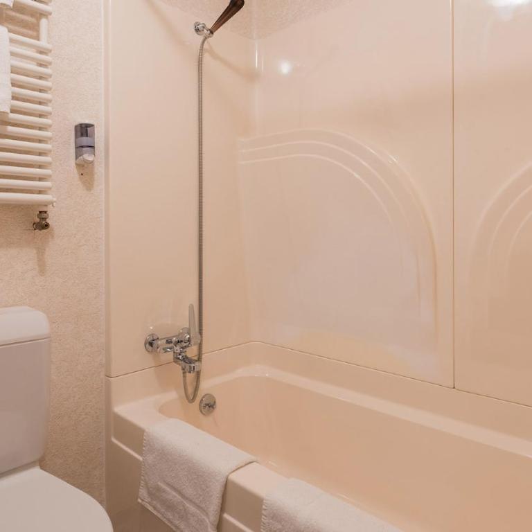 Swiss Inn & Apartments - Economy Two Bedroom Bungalow - 6