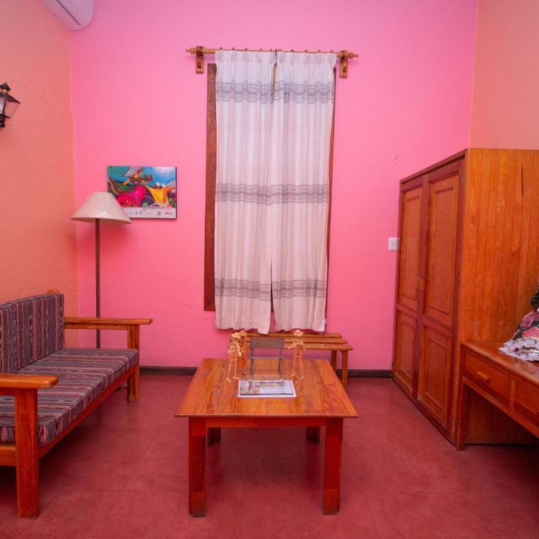 Hotel Las Golondrinas - Habitación con cama extragrande. - 1
