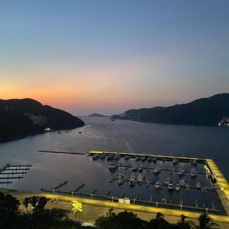 Departamento con Preciosa Vista al Mar en Acapulco Diamante - Apartment with Sea View - 1
