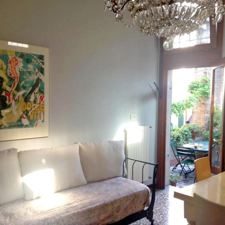 A PRIVATE TERRACE IN THE HEART OF VENICE - Two-Bedroom Apartment - 17