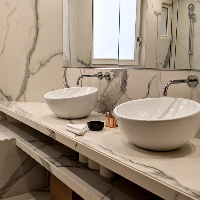 RESIDENCES HARCOURT - Ile Saint Louis - PARIS - Appartement Deluxe - 42