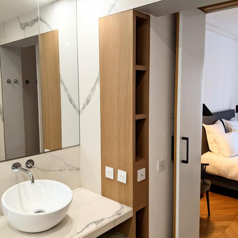 RESIDENCES HARCOURT - Ile Saint Louis - PARIS - Appartement Deluxe - 47