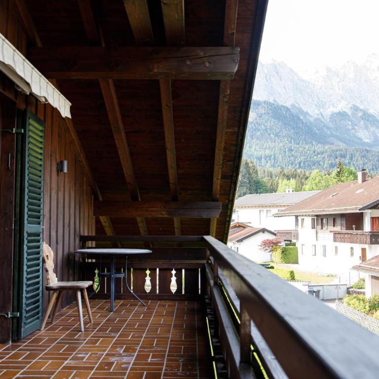 Dachgeschoss Wohnung Akelei am Fuße der Zugspitze - Apartment mit Blick auf die Berge - 5