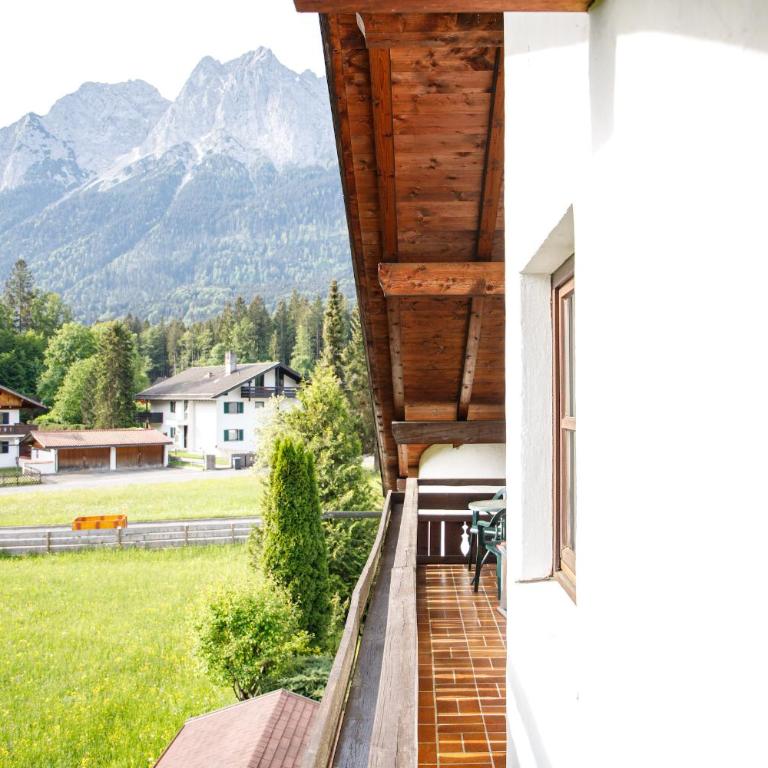 Dachgeschoss Wohnung Akelei am Fuße der Zugspitze - Apartment mit Blick auf die Berge - 41