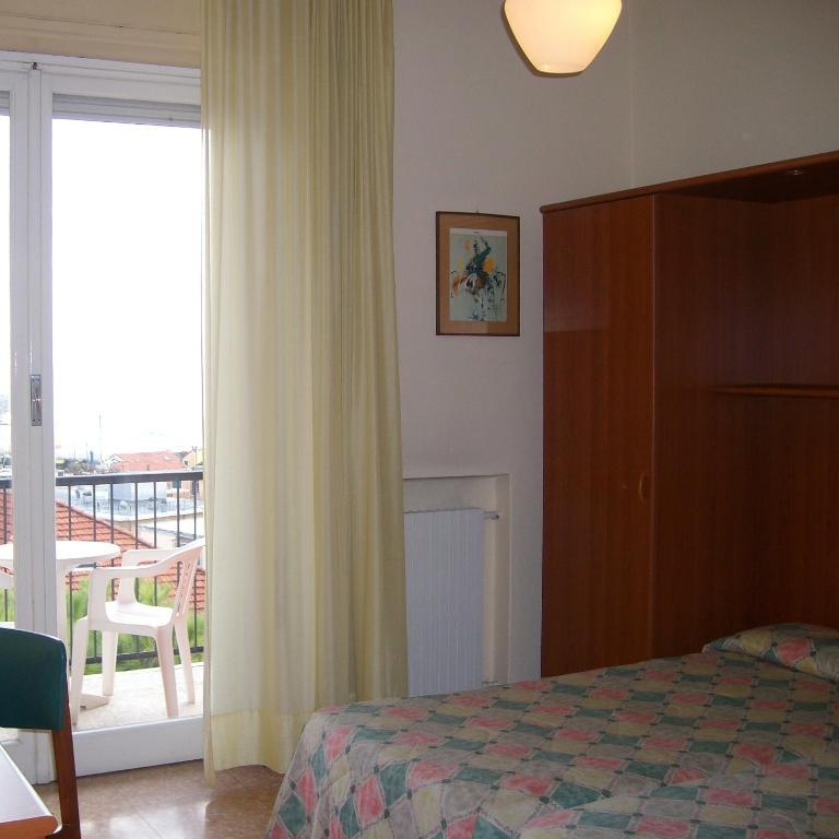 Hotel Robinia - Camera Tripla con Vista Mare - 6