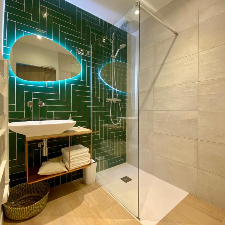 Chambres avec Jacuzzi privatif - Kassiopée Bed & Spa - Chambre Lit King-Size avec Baignoire Spa - 5