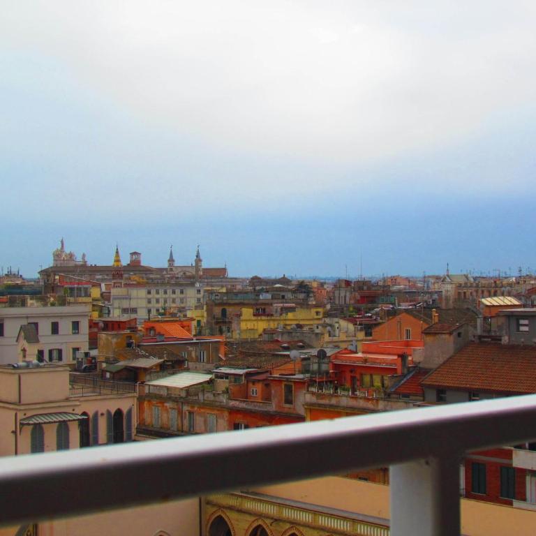 Buonarroti Guest House - Camera Matrimoniale con Balcone - 1