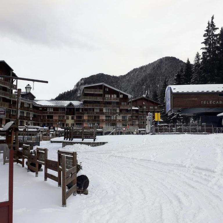 Magnifique studio au pied du télécabine d'Arrondaz et des pistes de ski - Apartamento de 2 dormitorios - 17