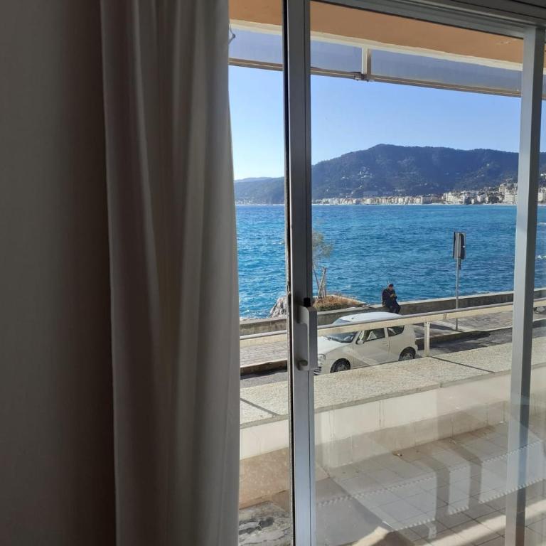 Cadorna Fronte Mare - Appartamento con 2 Camere da Letto - 27
