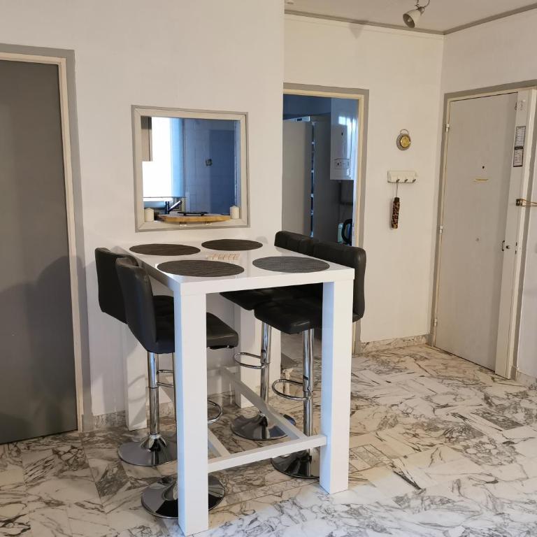 GOLFE JUAN 3P MER PARKING - Appartement 2 Chambres - 4