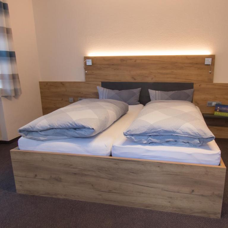 Gästehaus Sonner - Großes Doppel- oder Zweibettzimmer mit Terrasse - 1