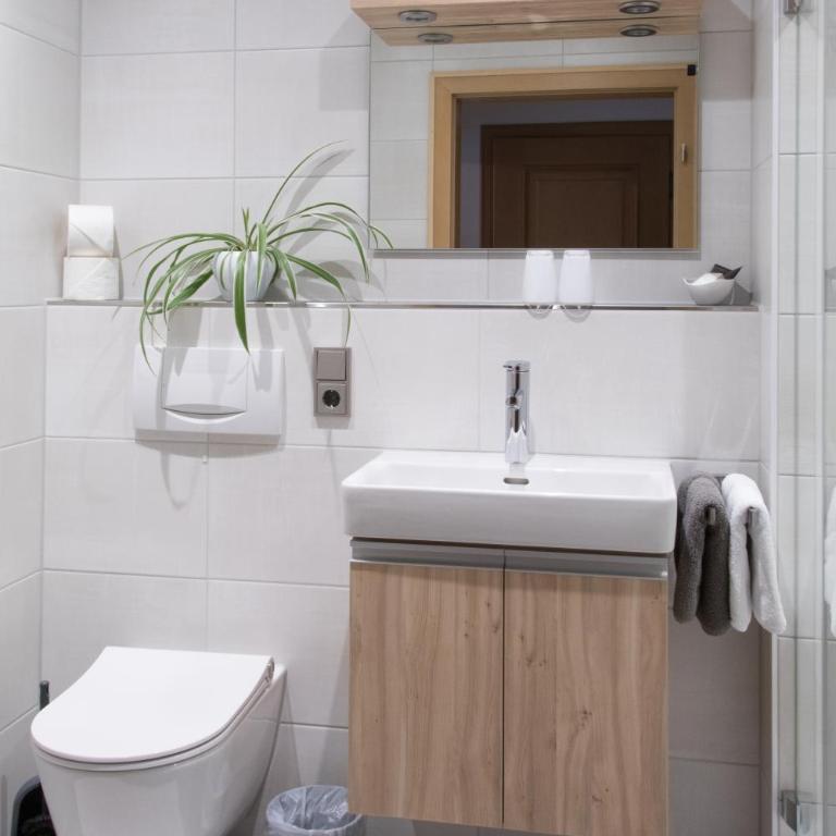 Gästehaus Sonner - Premium Doppel-/Zweibettzimmer mit Balkon - 9
