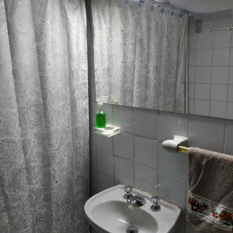Francais - Apartment with Shower - 14