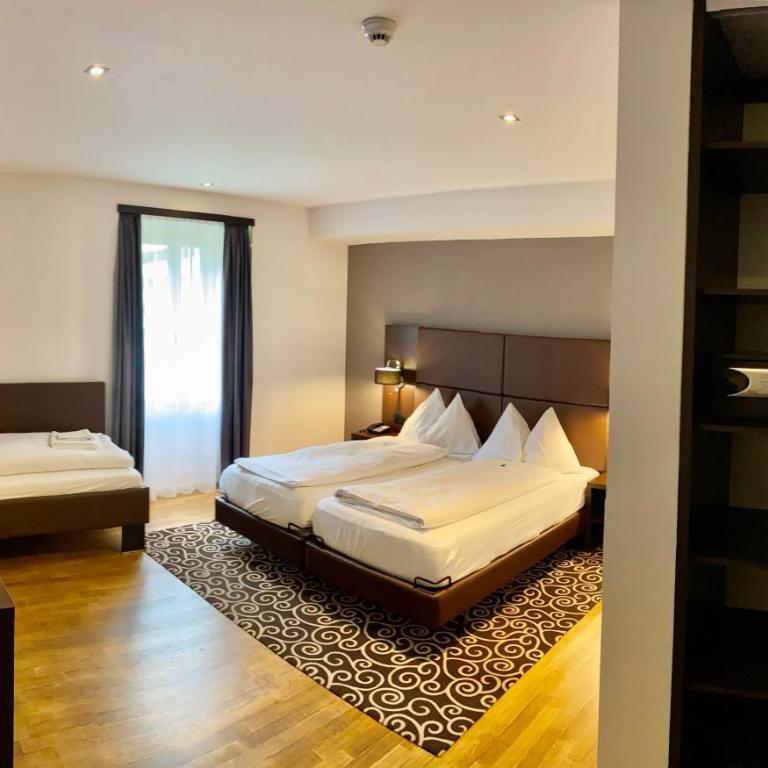 Hotel Central - Comfort Dreibettzimmer - 4