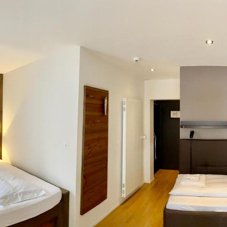 Hotel Central - Comfort Dreibettzimmer - 5