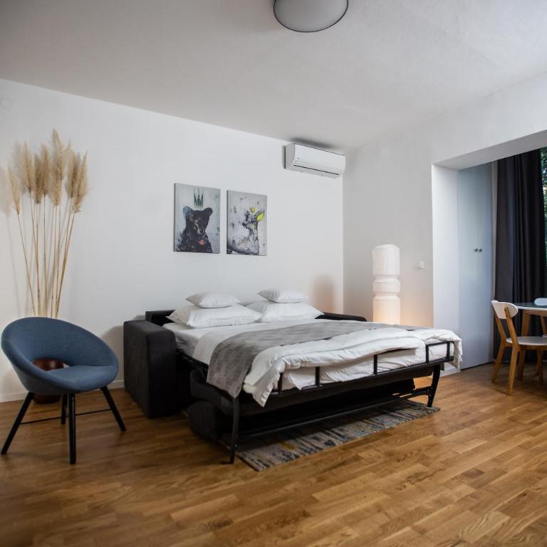 Big Tree Apartment & The Nest Apartment - free Parking - One-Bedroom Apartment - 9