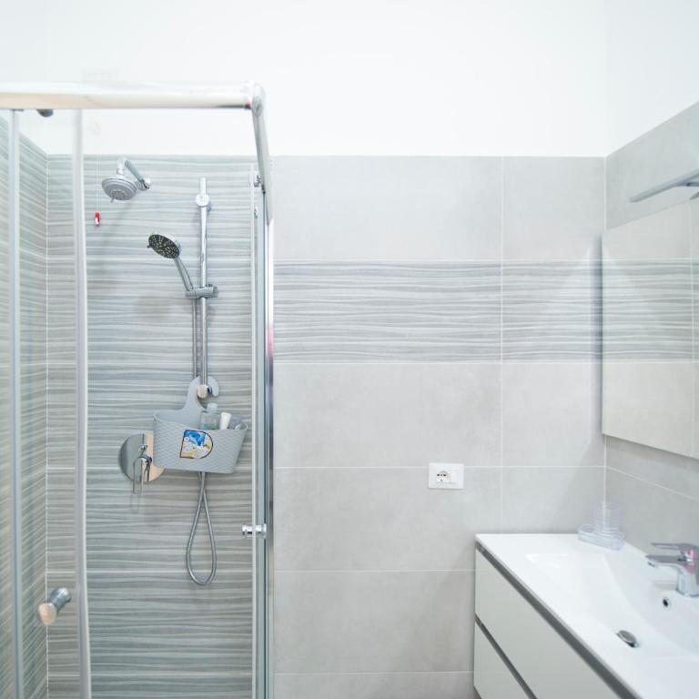 IL MELOGRANO HOLIDAY COMO - Camera Matrimoniale con Bagno Privato - 9