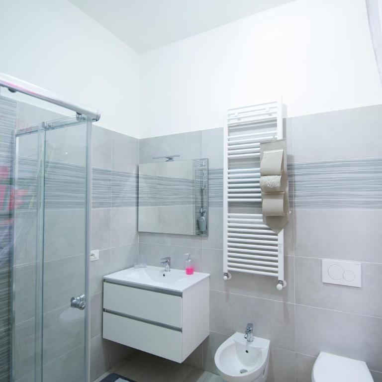 IL MELOGRANO HOLIDAY COMO - Camera Matrimoniale con Bagno Privato - 14