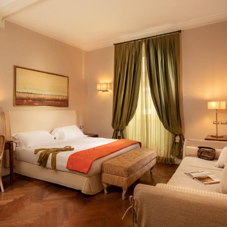 Hotel Mozart - Camera Tripla Elegance - Dependance - Via del Corso 75 - 5