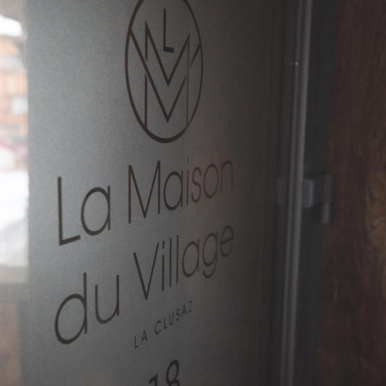 Nouveau et spacieux, Place de l'Eglise et terrasse privative - Appartement en Duplex - 19