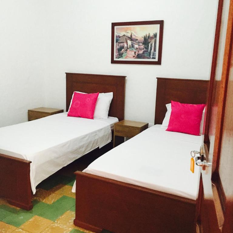 Casa Helga a dos cuadras de la Basílica, casa entera con jardín amplio, 6 habitaciones, 5 baños, cocina, comedor y sala de TV - Casa de 6 dormitorios - 1