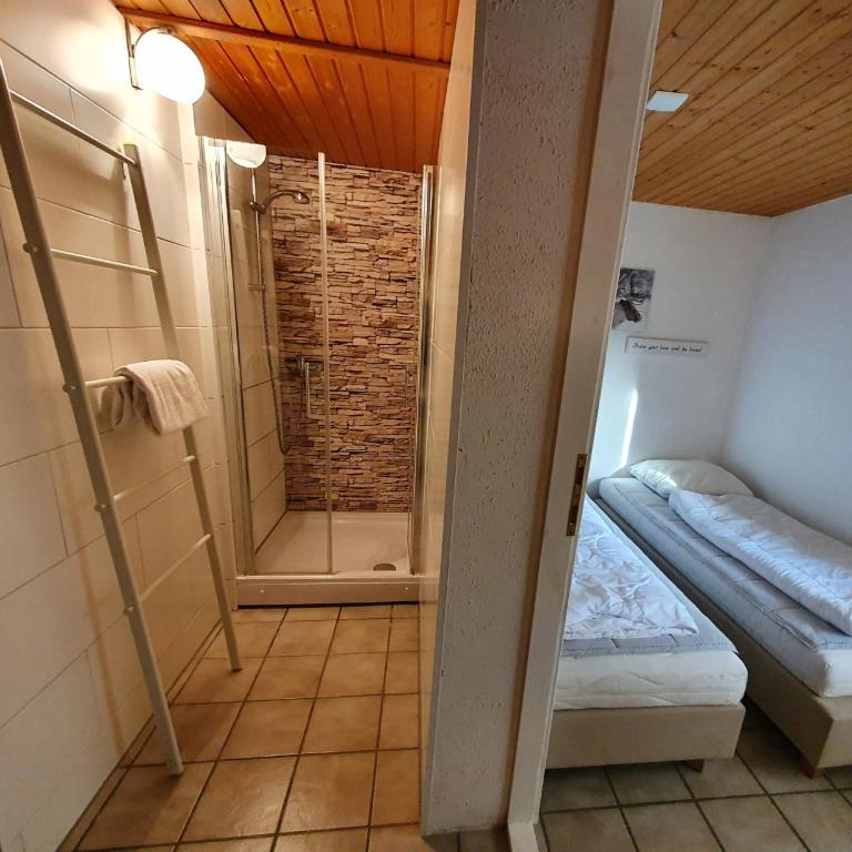 Gästehaus Pernull - Apartment mit 2 Schlafzimmern und Terrasse - 9