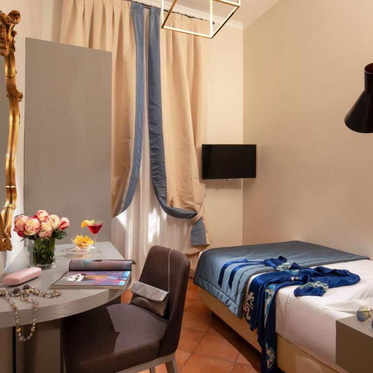 Hotel Mozart - Camera Singola - Via dei Greci 23 - 5