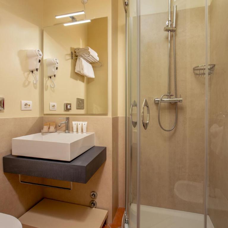 Hotel Mozart - Camera Matrimoniale/Doppia con Letti Singoli - Via dei Greci 23 - 2