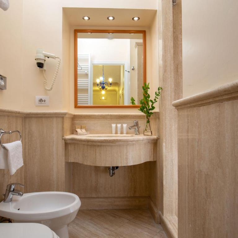 Hotel Mozart - Camera Matrimoniale/Doppia con Letti Singoli - Via dei Greci 23 - 4