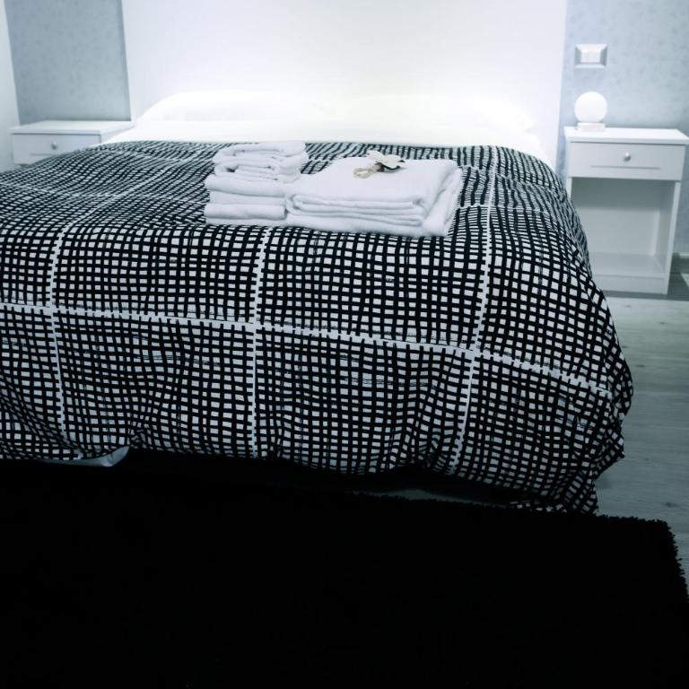 Arts & Rooms - Triple Room with Private External Bathroom - 6