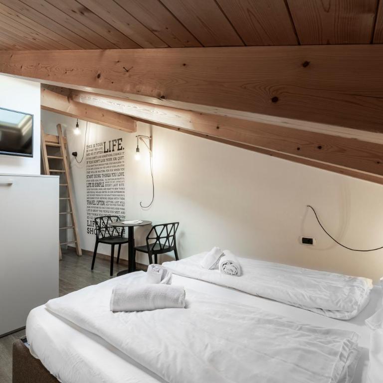 Stay COOPER l Goethe Guesthouse - Camera Tripla Standard con Aria Condizionata - Mansarda - 3