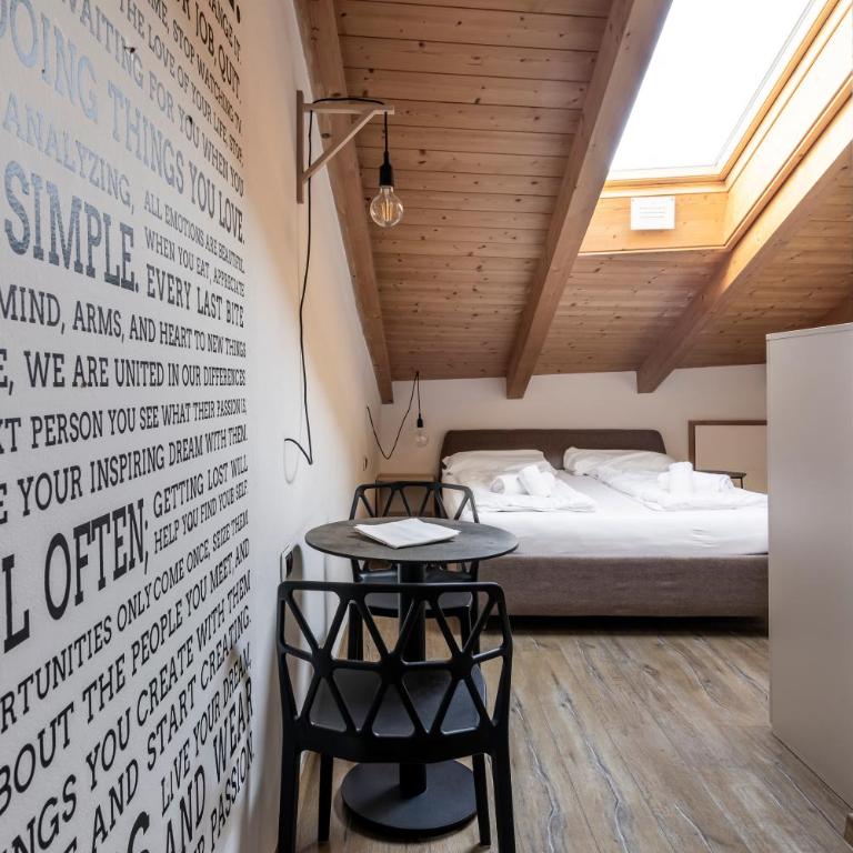 Stay COOPER l Goethe Guesthouse - Camera Tripla Standard con Aria Condizionata - Mansarda - 1
