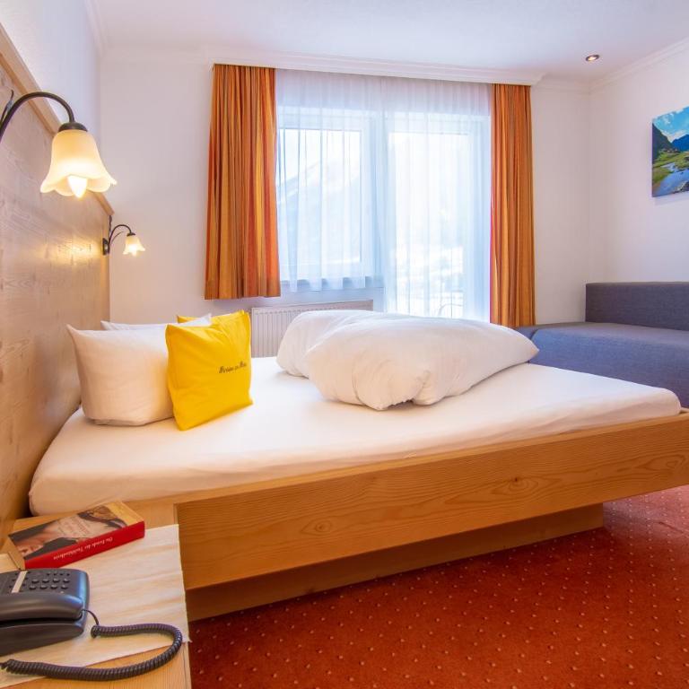 Pension am Rain - Doppelzimmer mit Balkon - 2