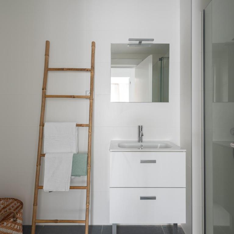 Royal Flats-Viviendas Vacacionales - Apartamento de 3 dormitorios (5 adultos) - 1