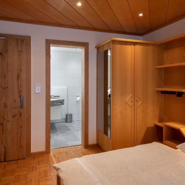 Pension Rudolph - Doppelzimmer mit Bergblick - 16