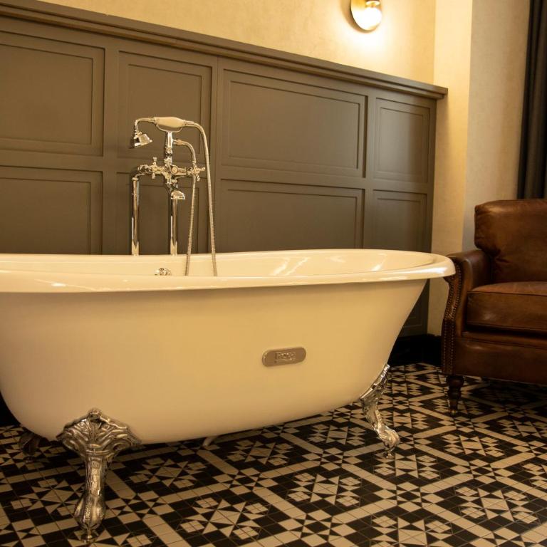 Hotel Indigo Madrid - Gran Vía by IHG - One-Bedroom King Suite - 3