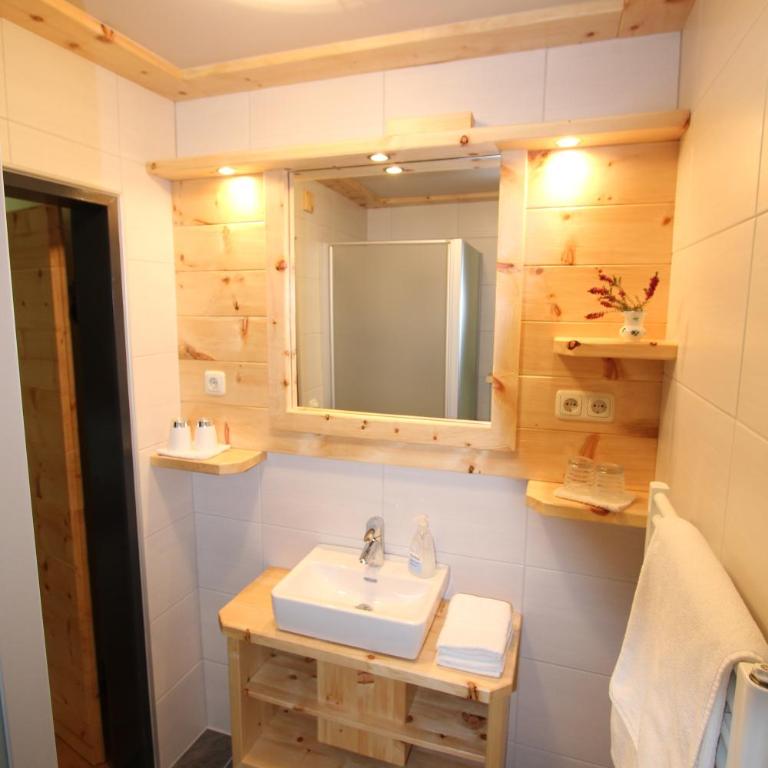 Pension und Apartment Edelweiß - Chambre Double avec Balcon - 27