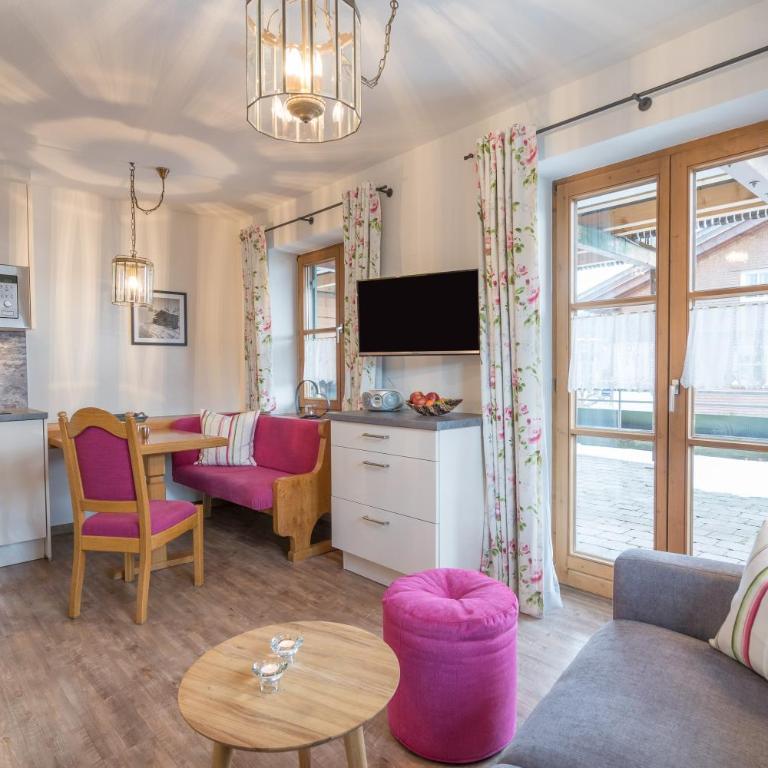 Ferienwohnungen Alpentraum - Landhaus im oberen Markt - Apartment mit Balkon - 1