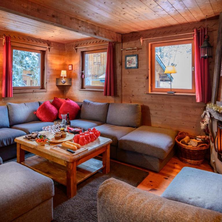 Chalet Côté Cœur, La Tania, with Outdoor Hot Tub and 7 Ensuite Rooms - Chalet - 3